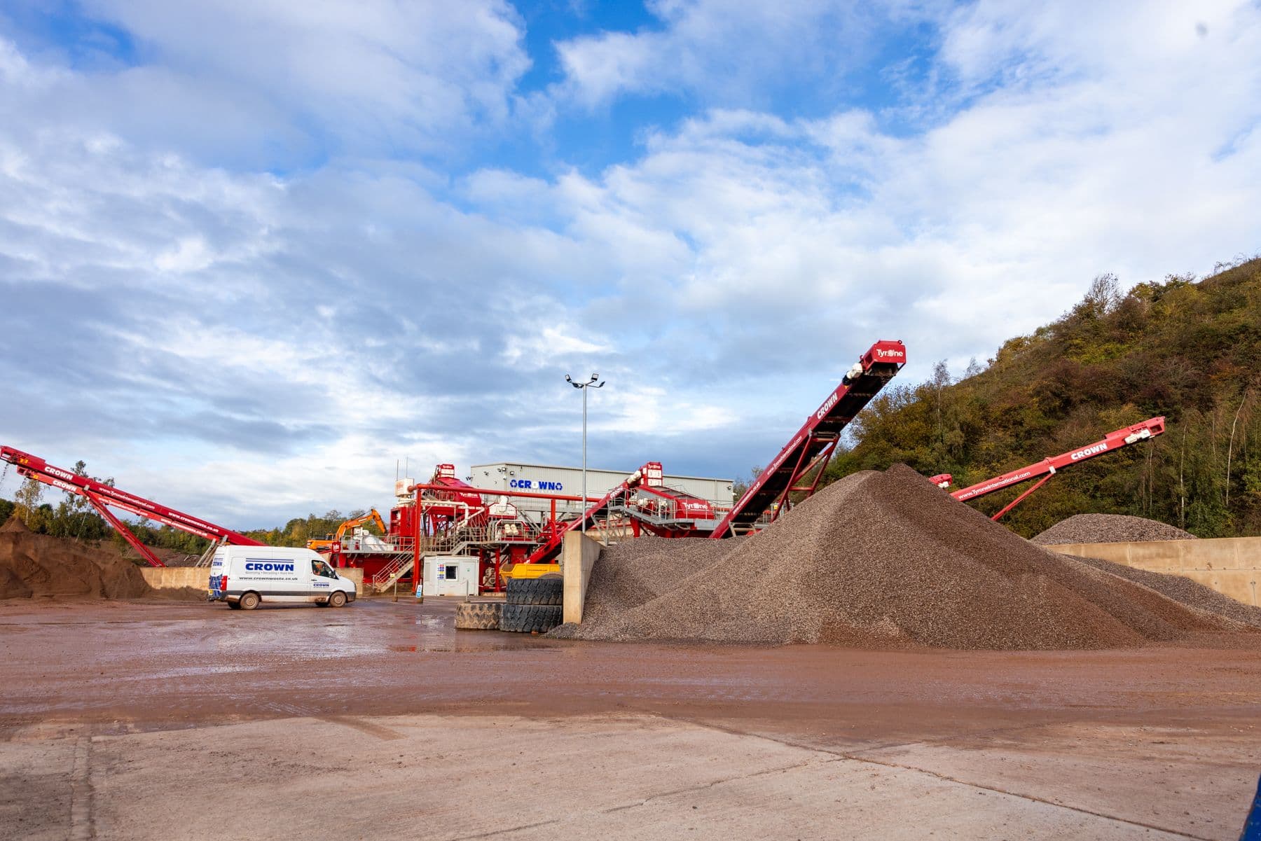 Industrial soil and slurry wash plant and wet processing solution.